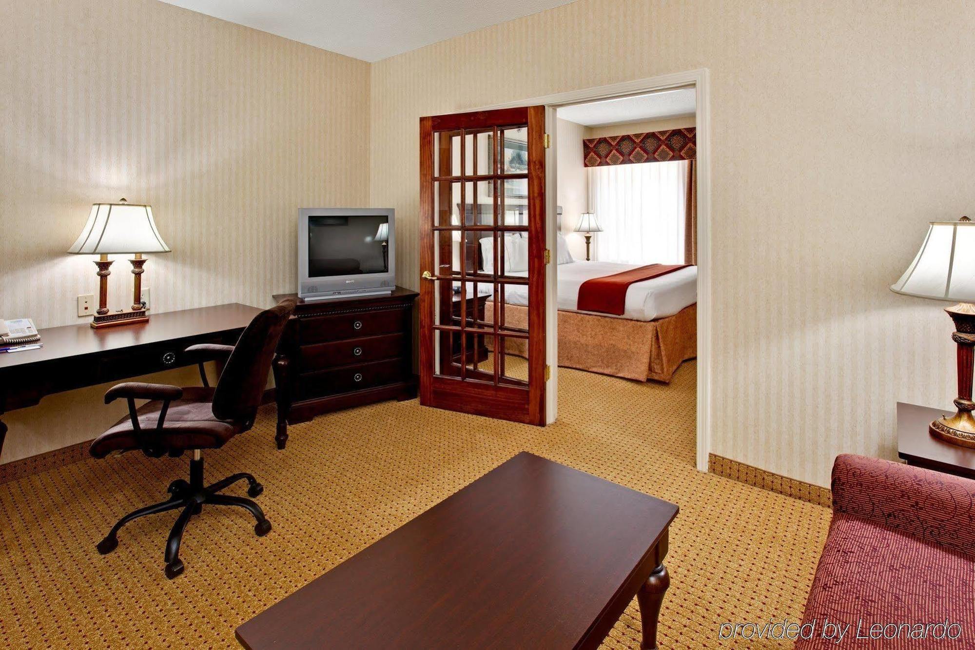 Holiday Inn Express Hotel & Suites Kingsport-Meadowview I-26 By Ihg Exterior photo